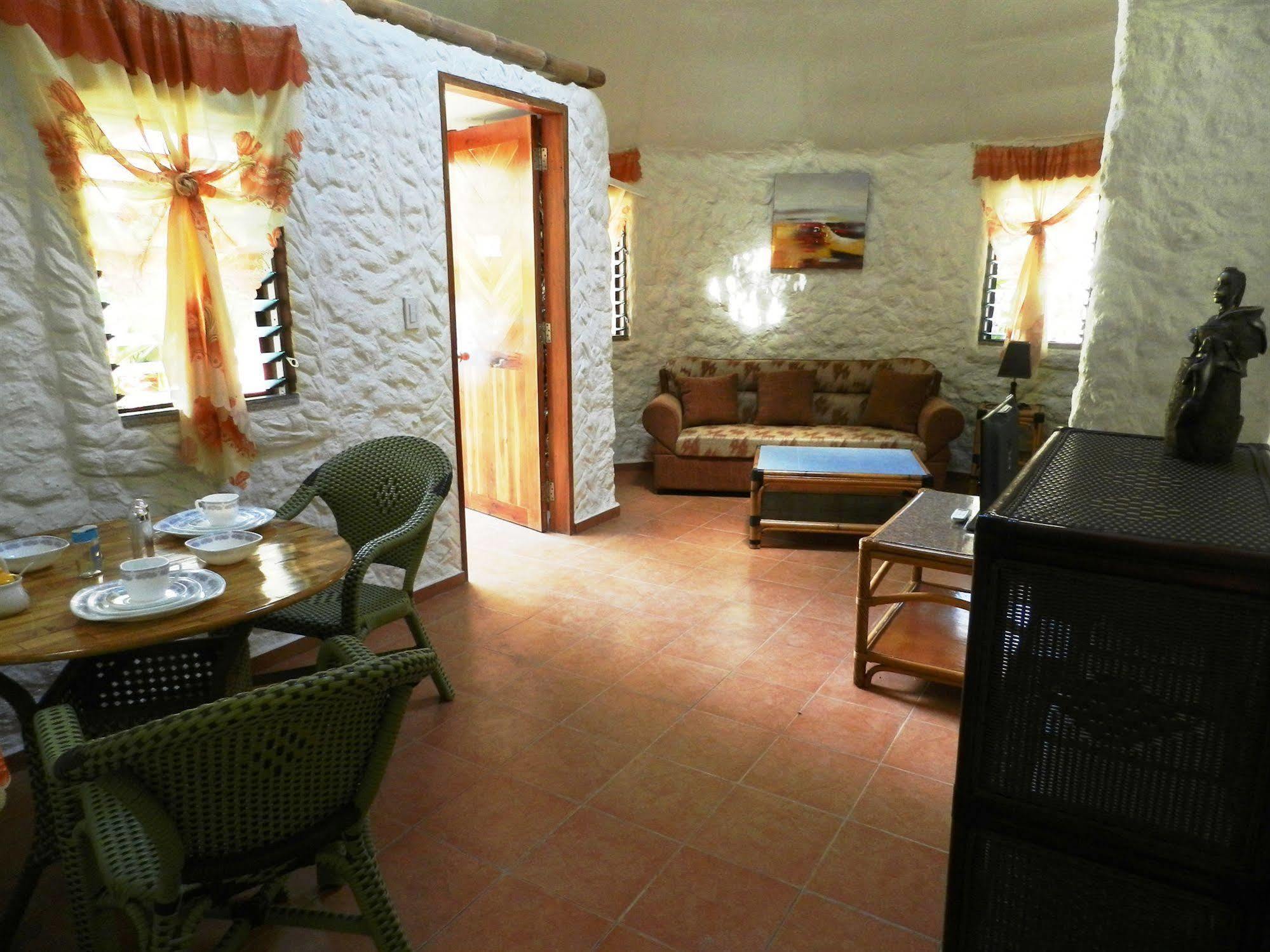 Panglao Chocolate Hills Hostel Bagian luar foto